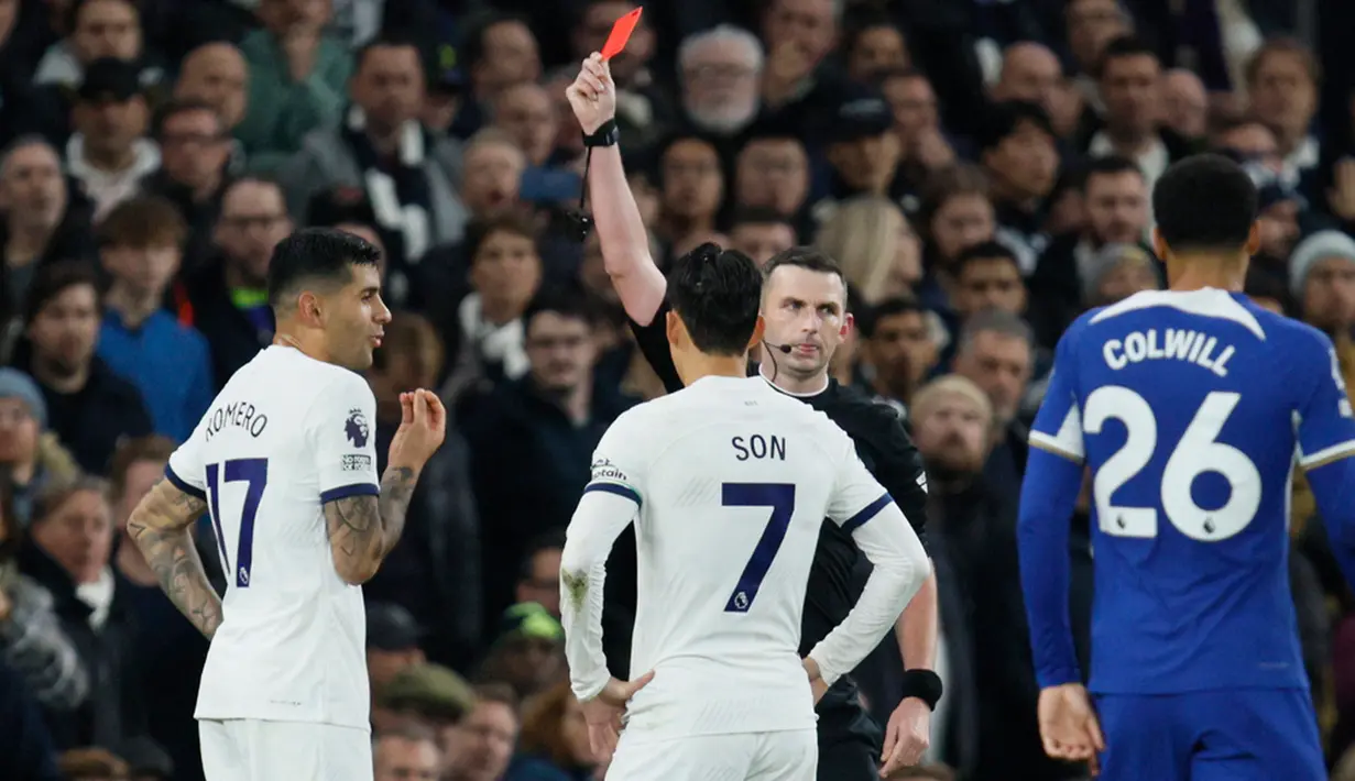 Tottenham Hotspur harus bermain dengan sembilan pemain saja di sisa sekitar 30 menit akhir pertandingan. (AP Photo/David Cliff)