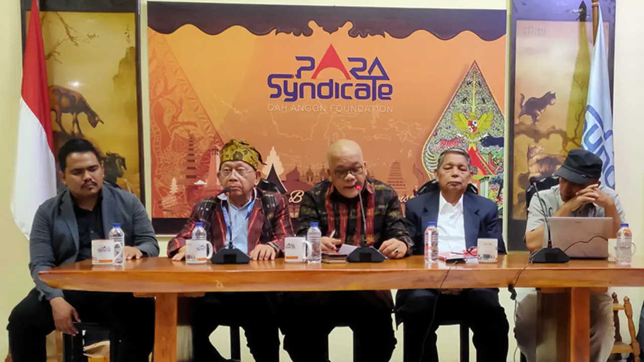 Dr. Johan Wahyudi, Dr. Sarmedi Purba, Juliaman Saragih, Prof. Dien Madjid, Dr. Suprayitno (Kiri-Kanan) (Istimewa)