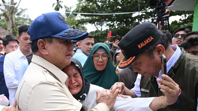 Presiden Prabowo Subianto saat meninjau warga terdampak banjir di sejumlah daerah di Provinsi Sumatera Utara.
