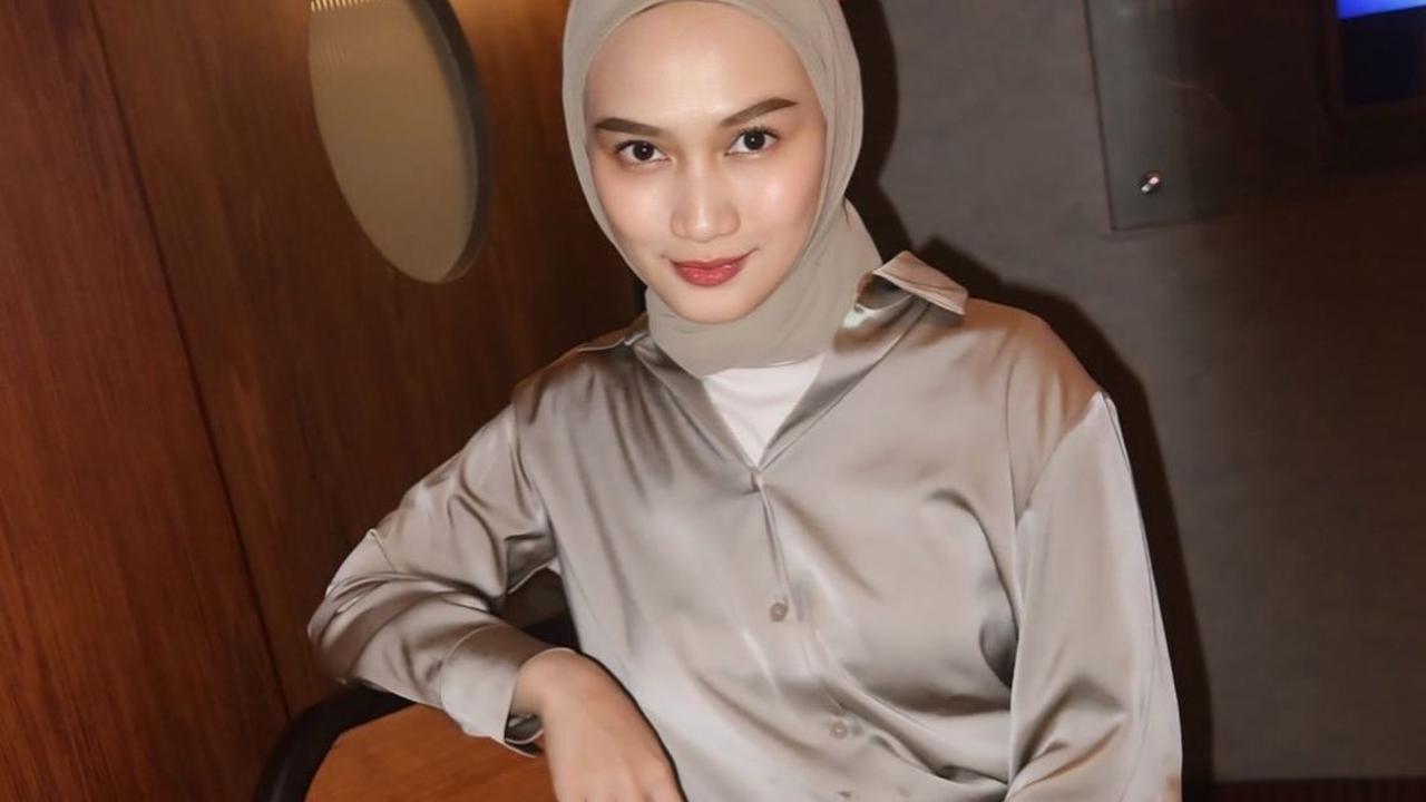 5 Potret Melody Laksani Tampil Memikat di Ulang Tahun ke-33, Ini Penampilannya