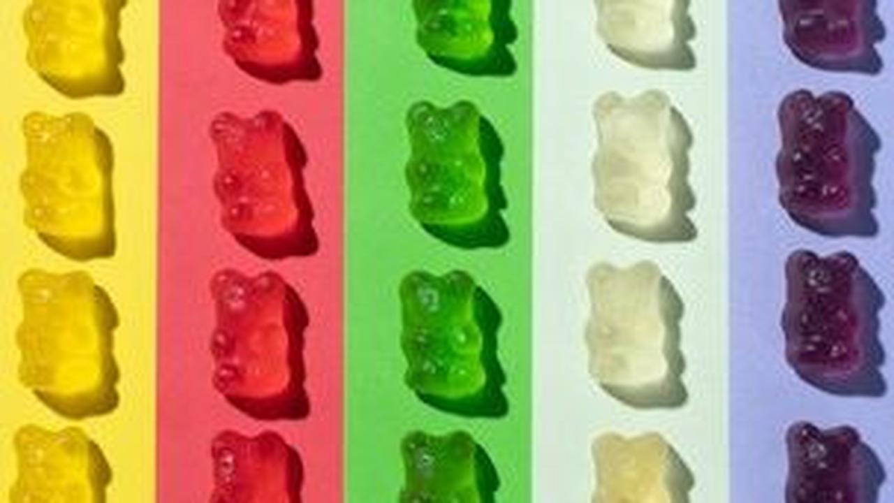 Makanan yang berwarna-warni tidak hanya menggugah selera, tetapi juga memberikan sensasi yang lebih menarik bagi lidah. Sayangnya, pewarna makanan buatan seringkali mengandung zat-zat berbahaya yang dapat membahayakan kesehatan.