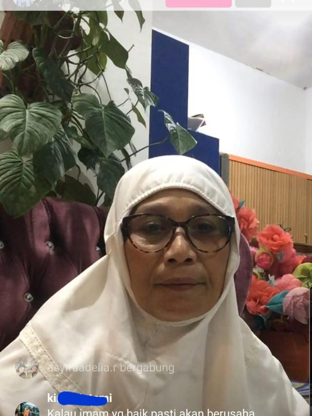 Siaran langsung Nursyah ibunda Indah Permatasari di Instagram, Selasa (25/4/2023). (Foto: Dok. Instagram @mustaminnursyah)