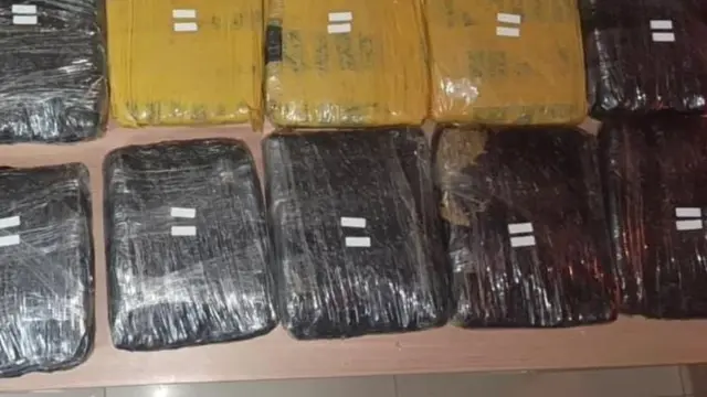 Barang bukti narkoba jenis ganja yang diamankan polisi dari penangkapan pria di Tanah Abang.