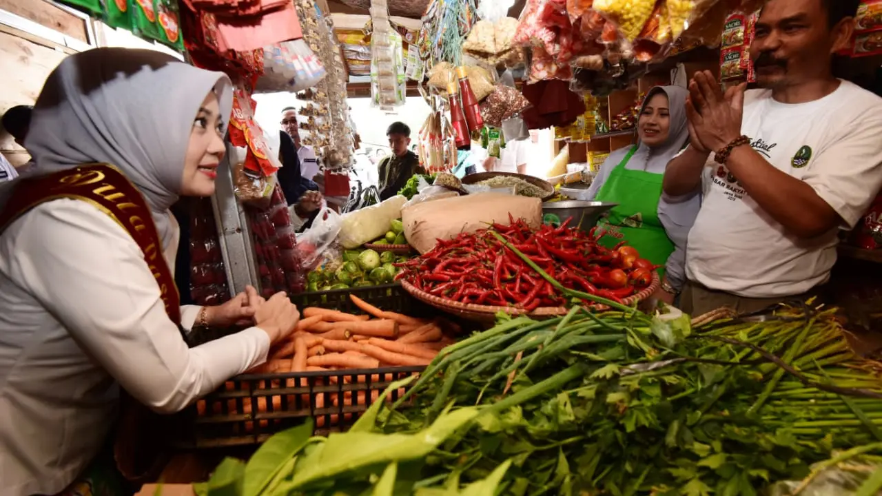 Sarling di Sukabumi: Atalia Ridwan Kamil Keliling Pasar, Posyandu Hingga Objek Wisata