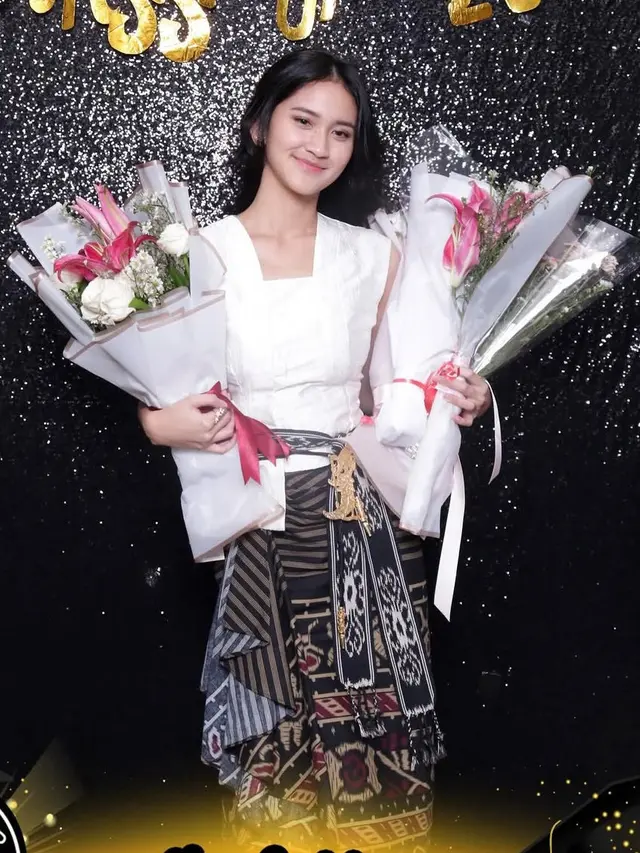 Harleyava Princy Putri Ferry Maryadi saat Wisuda SMA. [@neng_risma]
