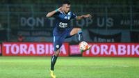M. Junda Irawan, pemain belakang masa depan Arema FC. (Bola.com/Iwan Setiawan)