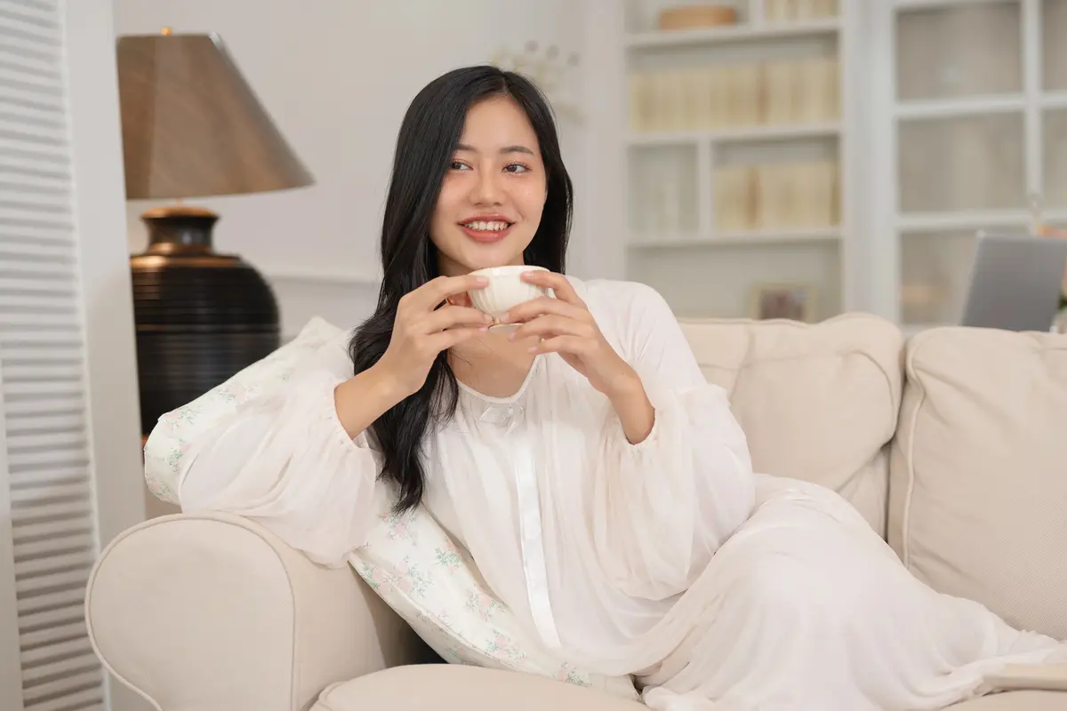 wanita oktober minimalis tenang