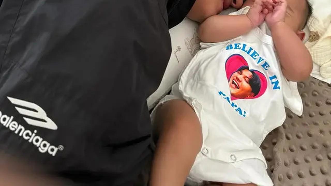 Gaya Kembar Mahalini Raharja, dan Selina Pakai Kaus Berwajah Rizky Febian yang Tanding di Bahkan Voli 2