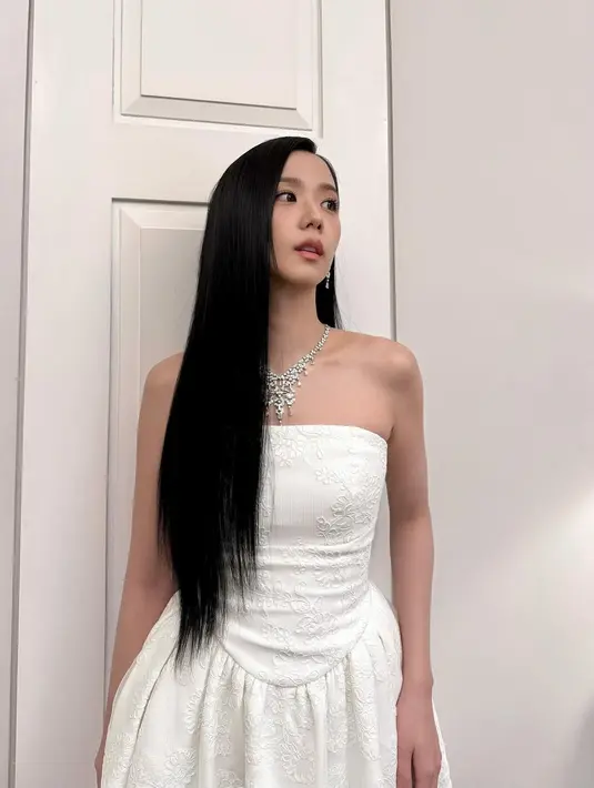 Jisoo BLACKPINK sukses mencuri spotlight dengan pesona menawan yang membius ala princess [@sooyaaa__]