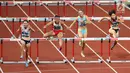 Pelari Indonesia, Nova Emilia (kedua kiri) saat bertanding pada final atletik nomor lari halang rintang 100 meter putri di Stadion Utama GBK, Jakarta (26/8). Nova Emilia berhasil meraih medali perak setelah Korea Selatan. (Liputan6.com/Fery Pradolo)