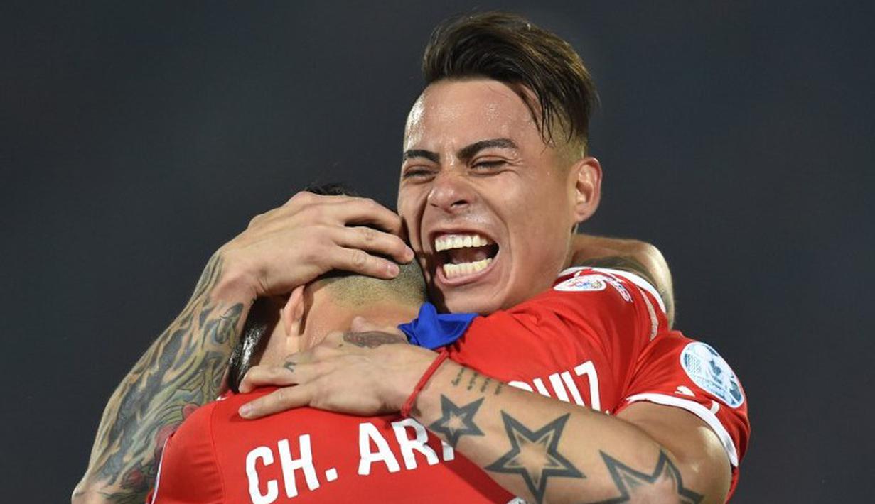 Ekspresi Eduardo Vargas setelah mencetak gol kedua Cile. (AFP PHOTO/Rodrigo Arangua)