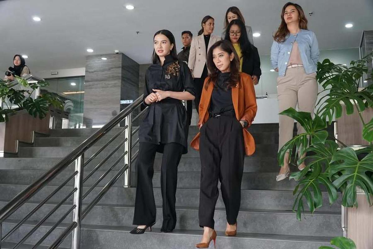 9 Potret Raline Shah Bersama Meutya Hafid, Sering Kerja Bareng Sebelum Resmi Jadi Stafsus Kementerian Komdigi