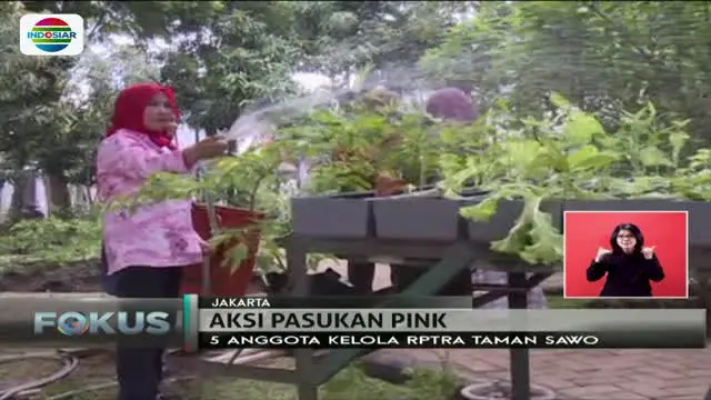Tak hanya mempercantik RPTRA, pasukan pink siap mendampingi anak-anak bermain di RPTRA Jakarta.