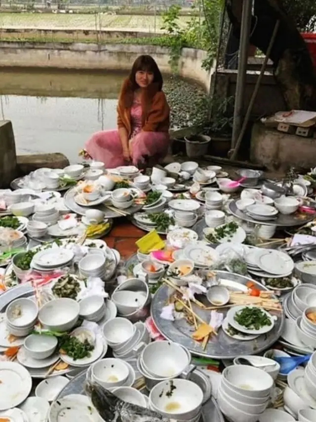 6 Potret Nyeleneh Orang Saat Cuci Piring Ini Bikin Tepuk Jidat