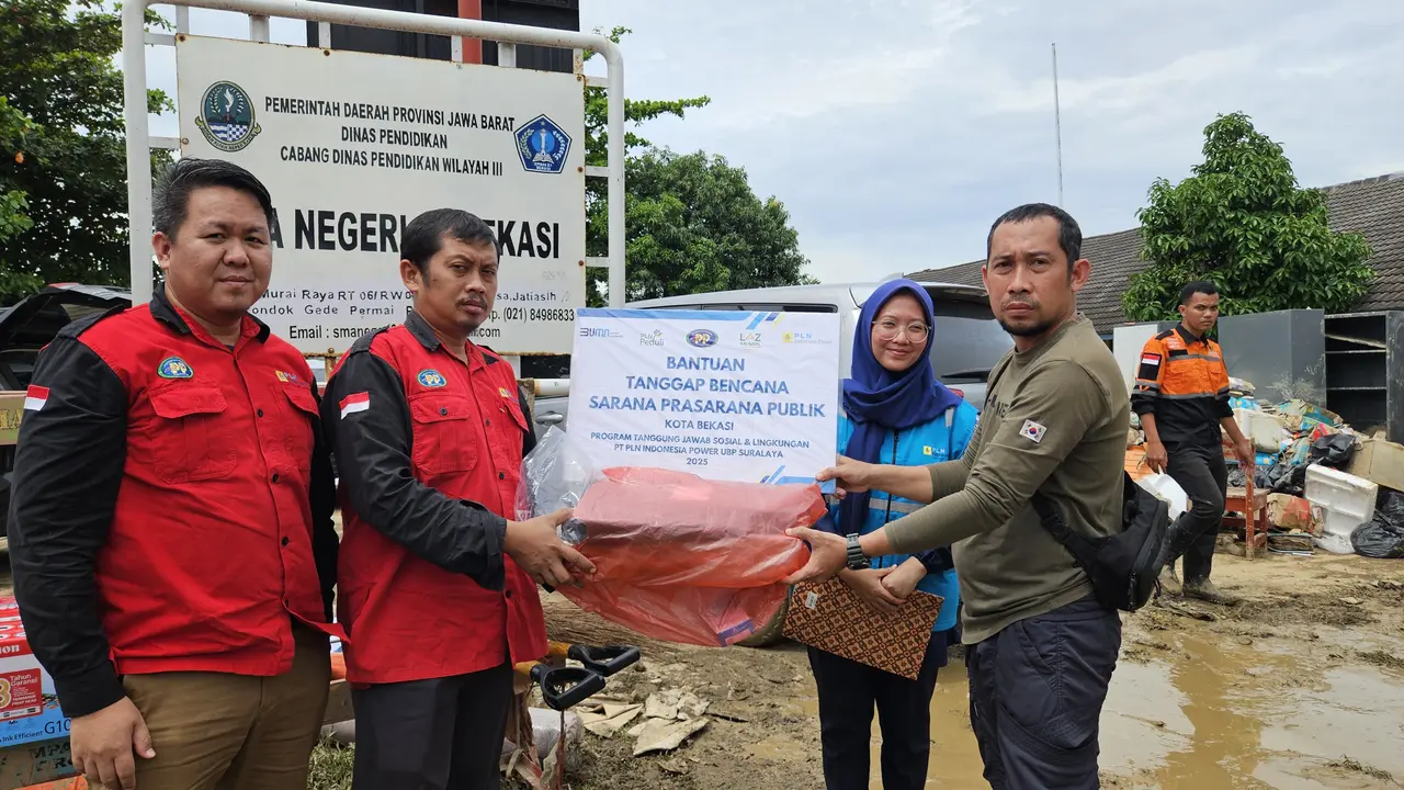 PT PLN Indonesia Power UBP Suralaya bersama Persatuan Pegawai (PP) Unit Kerja Suralaya menyalurkan bantuan kepada korban banjir di Kabupaten Bogor dan Kota Bekasi (Istimewa)