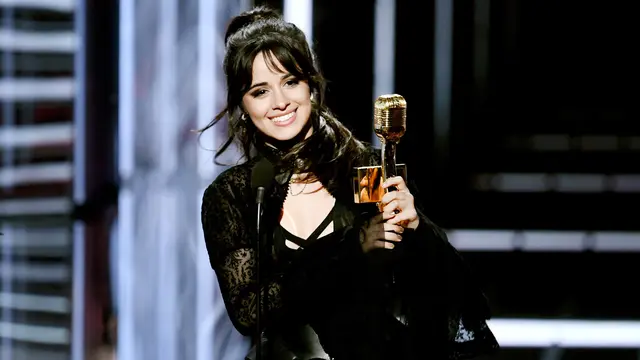 Camila Cabello Raih Achievement Award di Billboard Music Awards 2018
