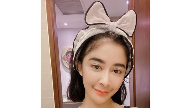 Saat tanpa riasan sama sekali, wajah Uut terlihat lebih glowing.