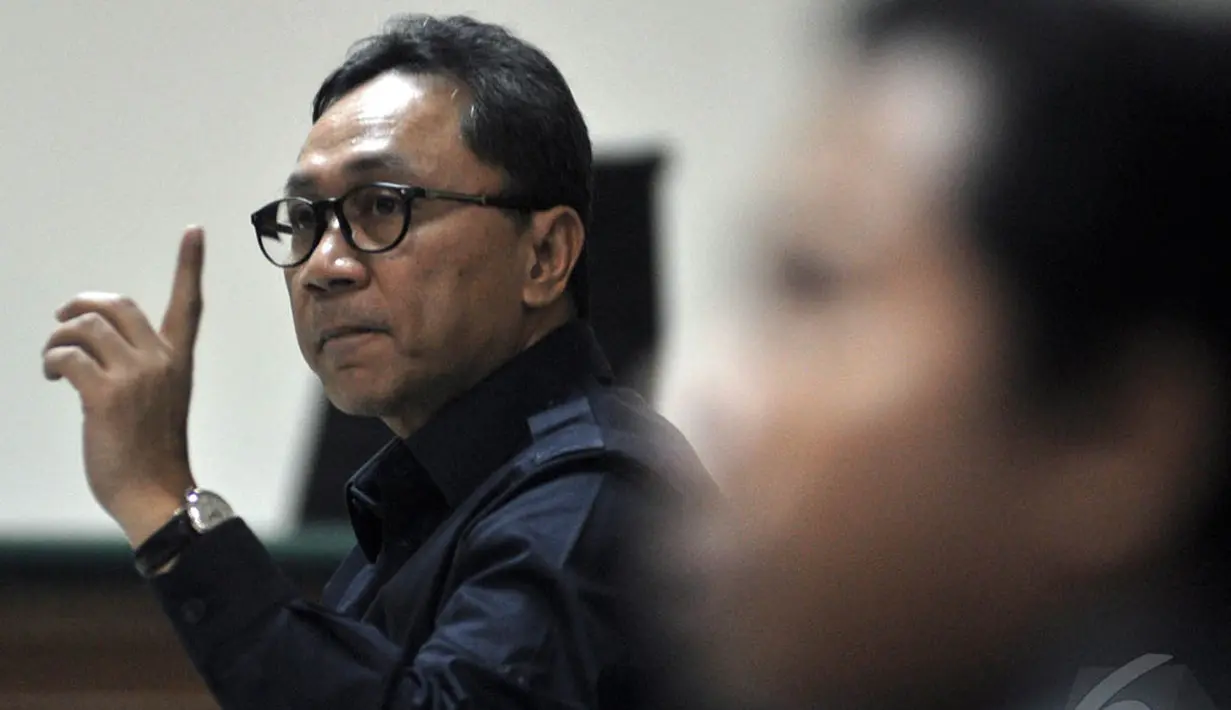 Ketua MPR, Zulkifli Hasan memberikan kesaksian di Pengadilan Tipikor, Jakarta, Senin (5/1/2015). (Liputan6.com/Miftahul Hayat)