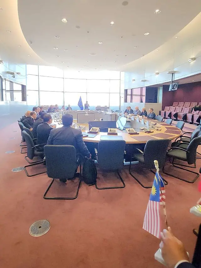 Misi bersama Kementerian Perkebunan dan Komoditas Malaysia, Kementerian Koordinator Bidang Perekonomian Indonesia, dan Council of Palm Oil Producing Countries (CPOPC) melakukan kunjungan ke Brussel, Belgia. (Dok Sinar Mas)