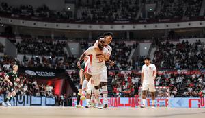 Pemain Timnas Futsal Indonesia, Wendy Brian melakukan selebrasi setelah mencetak gol ke gawang Australia dalam laga uji coba di Indonesia Arena, Senayan, Jakarta, Sabtu (01/11/2025). (Bola.com/Bagaskara Lazuardi)