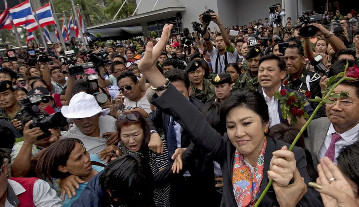 Hakim menyatakan, kepemimpinan Yingluck berakhir karena pemecatan Thawil illegal, ia sudah dianggap tidak memenuhi kualifikasi sebagai PM di bawah konstitusi Thailand. (AFP PHOTO/Pornchai Kittiwongsakul) 