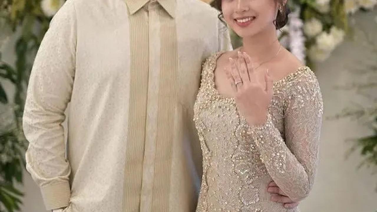 6 Pesona Putri Willy Dozan dan Betharia Sonata saat Tunangan, Sederhana Kenakan Kebaya Coklat
