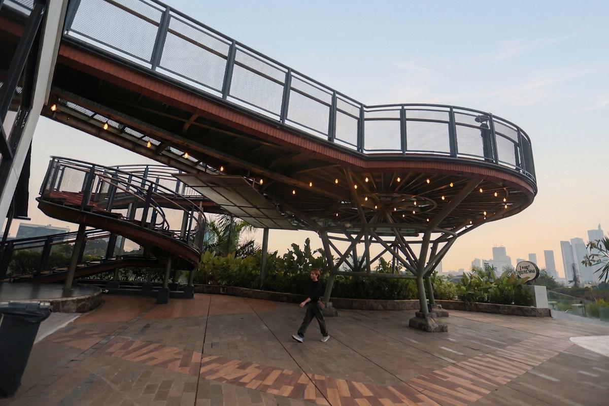Destinasi Kuliner dengan Panorama Danau di Kawasan Senayan
