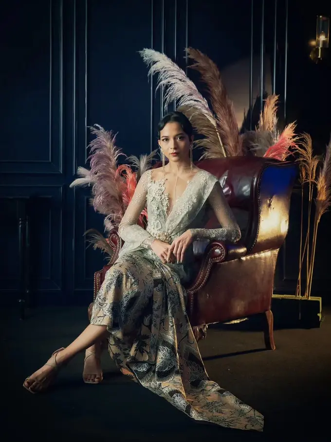 Parade Busana Batik dan Kebaya Dian Sastro, Reza Rahadian, hingga Putri Marino di Red Carpet Busan Film Festival