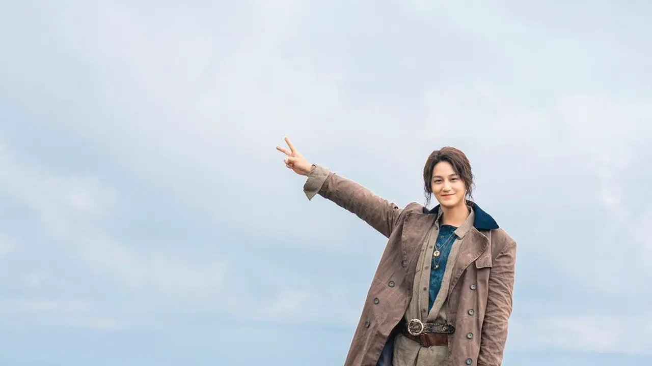 Kim Bum di balik layar drakor Tale of the Nine-Tailed 1938. (Instagram/ k.kbeom)