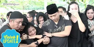 Bukan karena terjatuh di kamar mandi, Ashanty mengungkapkan kronologi lengkap meninggal Ibunya, Ratu Farida Hanum.