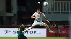 Pemain Persija Jakarta, Marko Simic berusaha mencetak gol ke gawang Persikabo 1973 melalui tandukannya pada laga pekan kedua BRI Liga 1 2023/2024 di Stadion Pakansari, Cibinong, Bogor, Minggu (9/7/2023). (Bola.com/M Iqbal Ichsan)