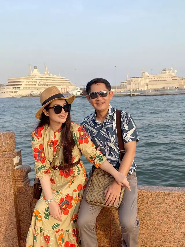Lepas Rasa Rindu, Ini 7 Potret Fitri Carlina Susul Suami yang Jadi Pilot di Oman