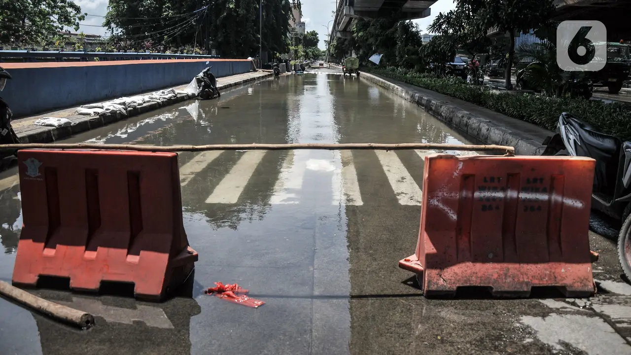 FOTO: Kondisi Banjir yang Lumpuhkan Jalan RE Martadinata