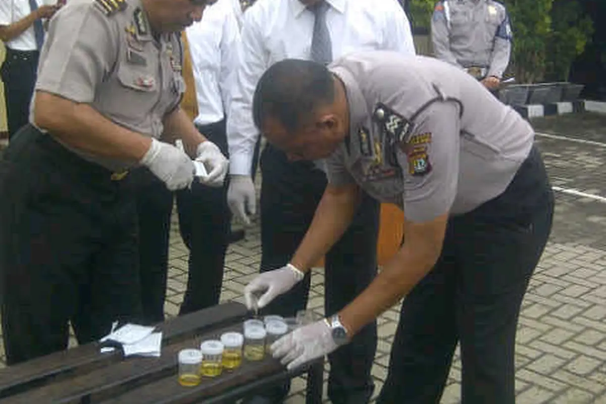 Cegah Penggunaan Narkoba, Ratusan Polisi Dites Urine Mendadak