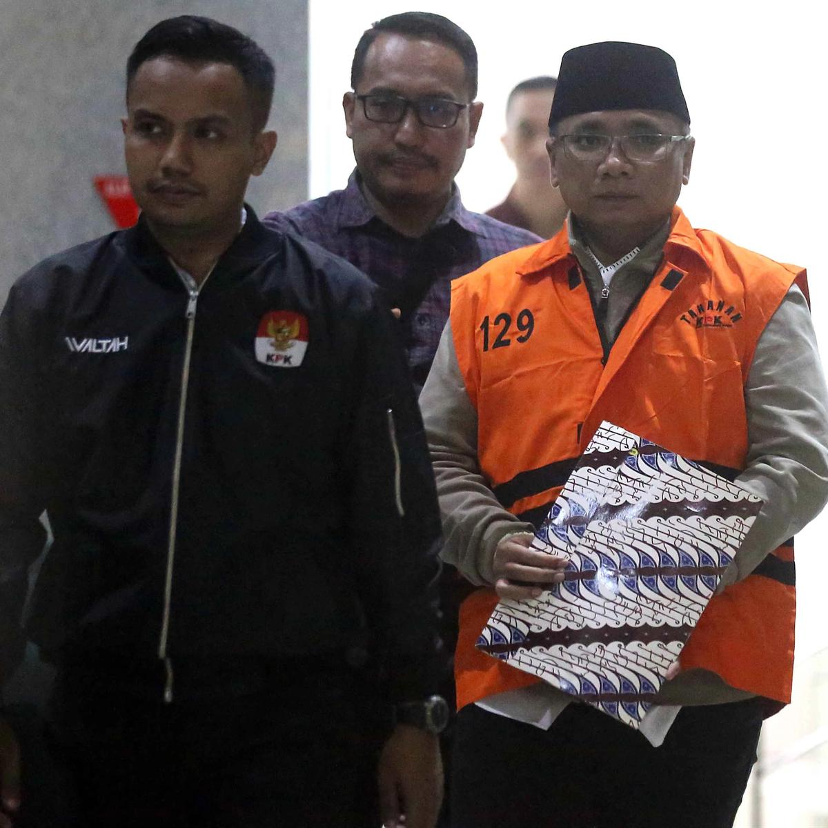 FOTO: KPK Resmi Menahan Yaqut Cholil Qoumas dalam Kasus Dugaan Korupsi Haji