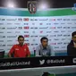 Widodo (tengah) saat memberi keterangan pers usai Bali United pesta gol lawan Persela (Liputan6.com/Dewi Divianta)