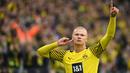 Erling Haaland benar-benar menjadi mesin gol yang dimiliki oleh Borussia Dortmund. Ia tercatat mampu mencetak 41 gol dan 12 assist dari 41 laga bersama Die Borussen. Tak heran jika pemuda 21 tahun ini diprediksi akan menjadi pemain favorit peraih Ballon d'Or di masa depan. (AFP/Ina Fassbender)