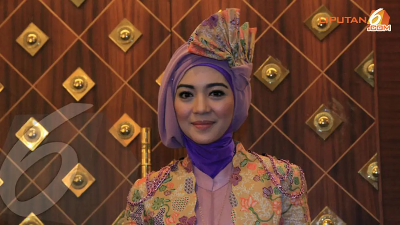 nuri-maulida-rev-131118b.jpg