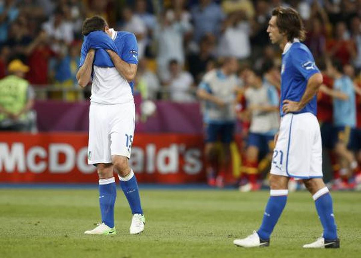 Bantai Italia, Spanyol pertahankan juara Eropa