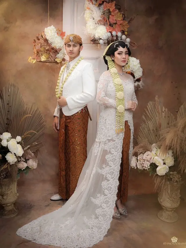 Terlihat Berkarisma, Ini 6 Pemotretan Caesar Hito yang Bikin Pangling