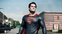 The best Henry Cavill movies you should watch. (Photo: Henry Cavill in Man of Steel (2013) - Clay Enos - © 2013 Warner Bros.)