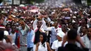 Festival tahunan masyarakat Oromo berubah menjadi protes anti-pemerintah di kota Bishoftu, Ethiopia, Ahad (02/10). Pemerintah Ethiopia menyatakan 52 orang tewas dan ratusan orang terluka. (REUTERS/Tiksa Negeri) 