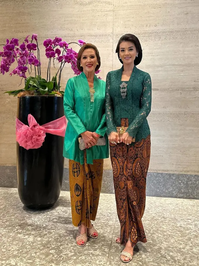 Potret cantik Farah Quinn kenakan kebaya (Sumber: Instagram/@farahquinnofficial)