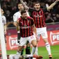 Bek AC Milan, Mateo Musacchio berselebrasi usai mencetak gol ke gawang Sassuolo selama pertandingan lanjutan Liga Serie A Italia di stadion San Siro, Milan, Italia (2/3). AC Milan menang 1-0 atas Sassuolo. (AP Photo/Luca Bruno)