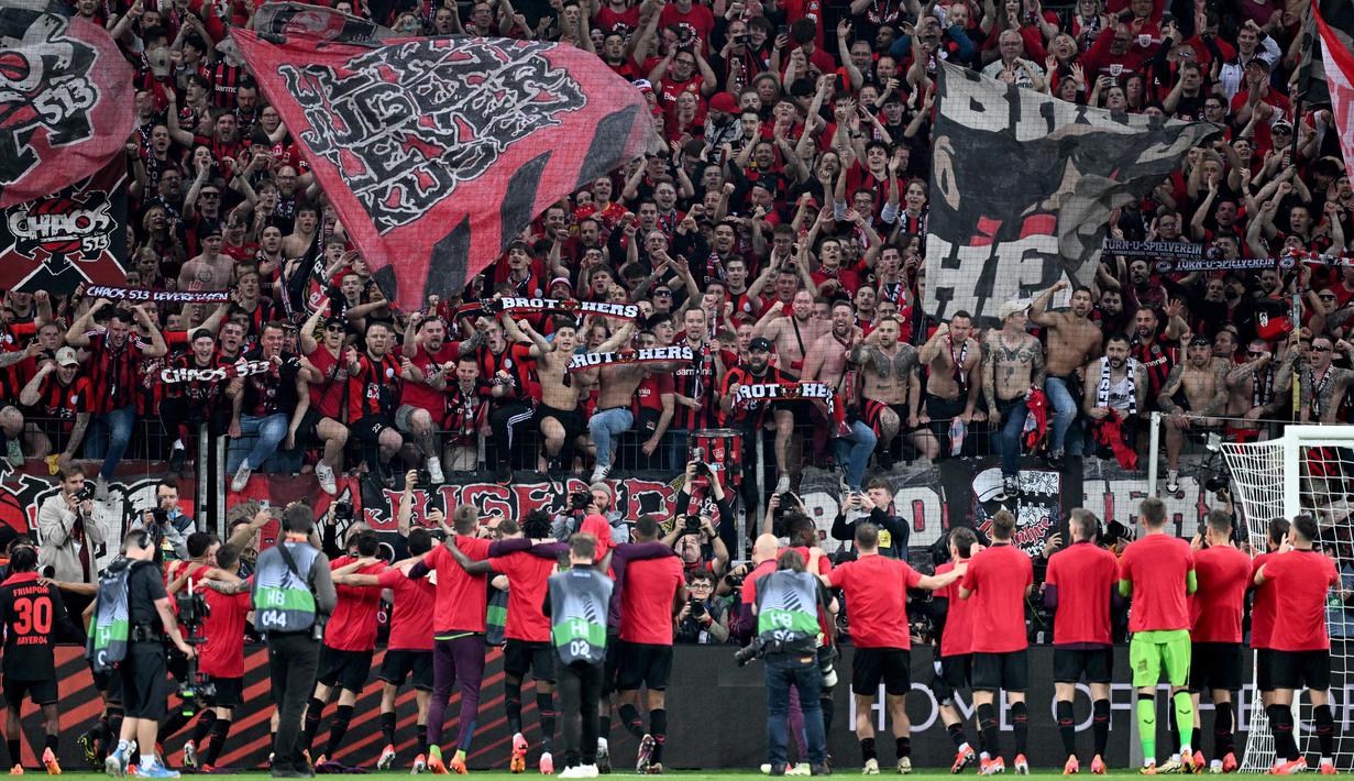 Hasil imbang ini membuat Bayer Leverkusen berhak melenggang ke final dengan kemenangan agregat 4-2 setelah pada leg pertama berhasil mengalahkan AS Roma 2-0. Di final, Bayer Leverkusen akan bertanding melawan Atalanta. (Kirill KUDRYAVTSEV/AFP)