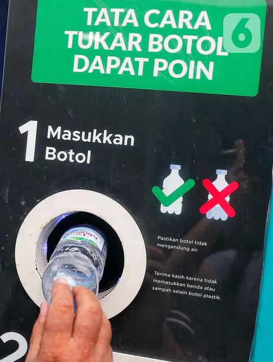 Berbagai regulasi turunan yang mengatur penanganan sampah mulai dari huku sampai hilir juga diterapkan baik kepada produsen, masyarakat umum, maupun kepada pemerintah daerah. (Liputan6.com/Angga Yuniar)