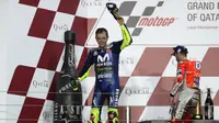 Pembalap Movistar Yamaha Valentino Rossi finis di posisi ketiga dalam balapan MotoGP Qatar di Sirkuit Losail, Minggu (18/3/2018) malam WIB. (KARIM JAAFAR / AFP)