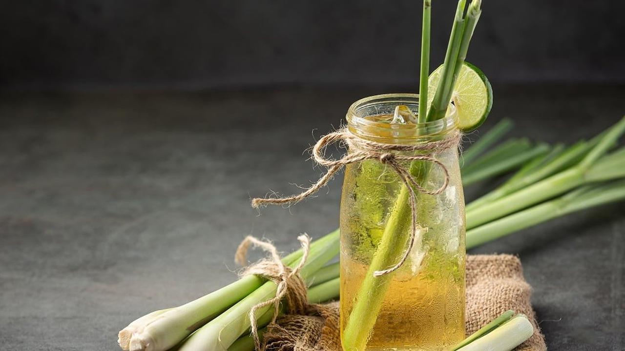 5 Cara Menyiapkan Minuman Segar dan Sehat dengan Menggunakan Batang Serai