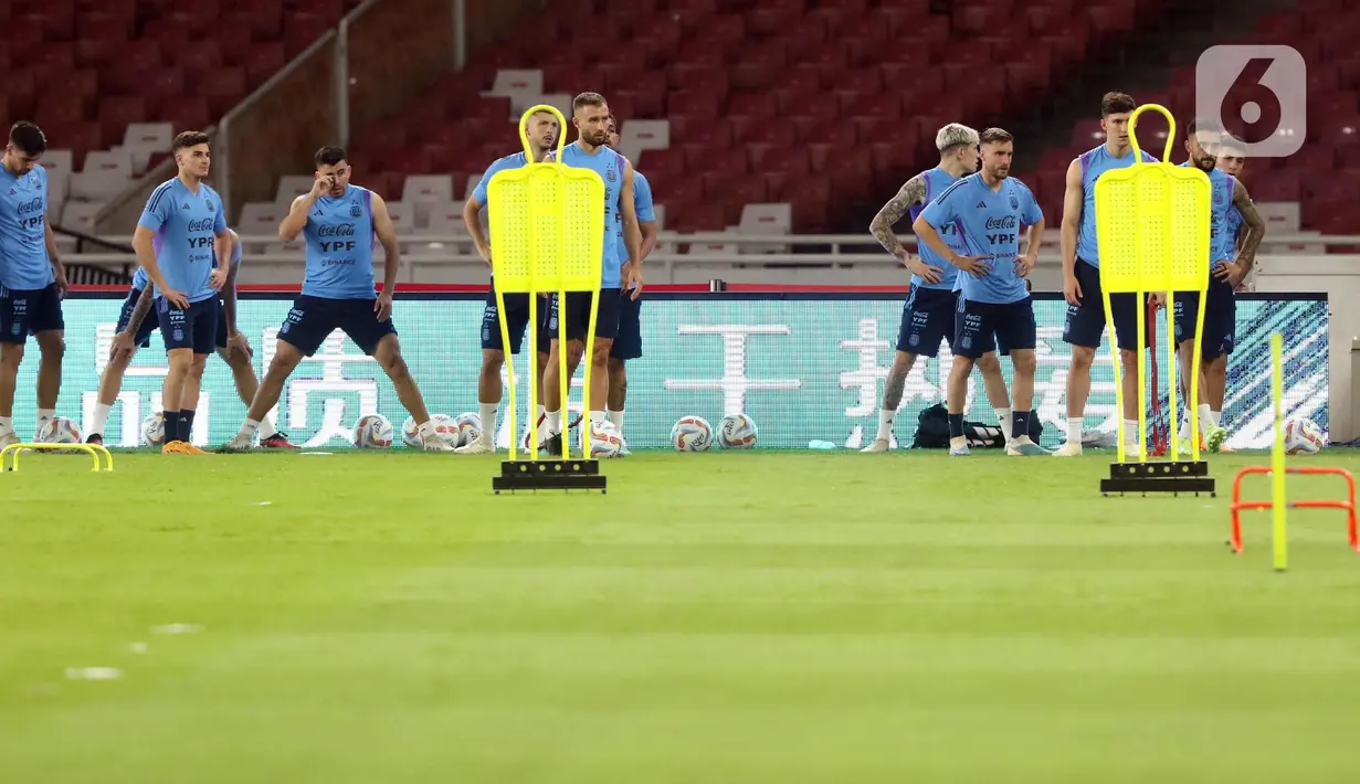 Semua pemain tim Tango hadir dalam latihan yang dipimpin langsung oleh Lionel Scaloni. (Liputan6.com/Helmi Fithriansyah)