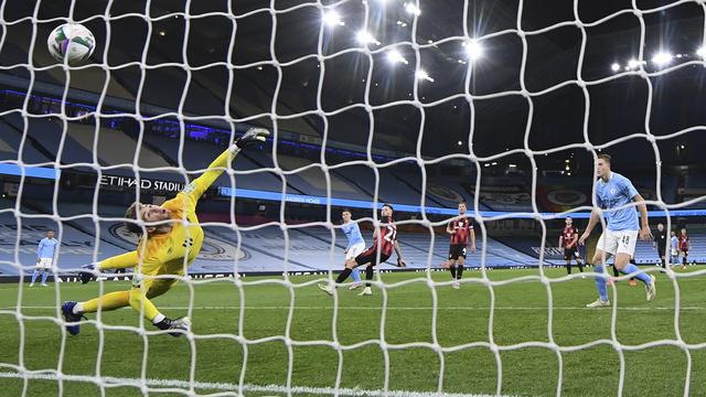 Manchester City Bungkam Bournemouth 2-1